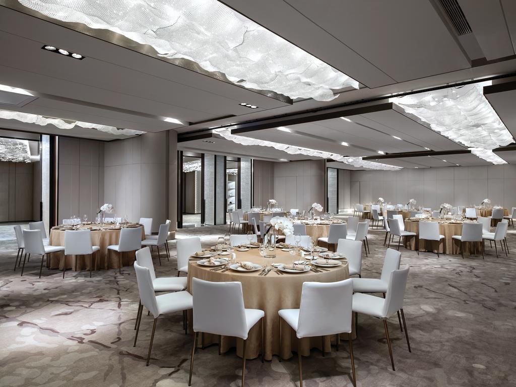 Cordis Hongqiao 5*